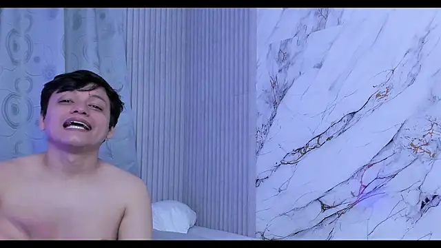 RaiderandRoxie1 online show from April 21, 1:42 am