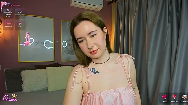 Emily  Bliss online show from April 8, 7:43 am