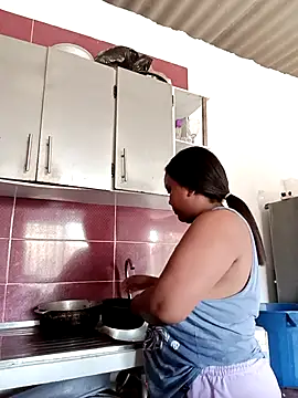 PerlaCurvasgrandes online show from March 19, 7:07 pm