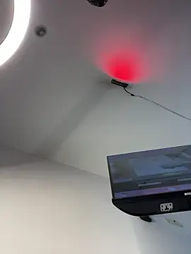 Daniela ospina online show from February 15, 7:51 am