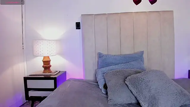 MissMilf  online show from April 18, 7:40 pm