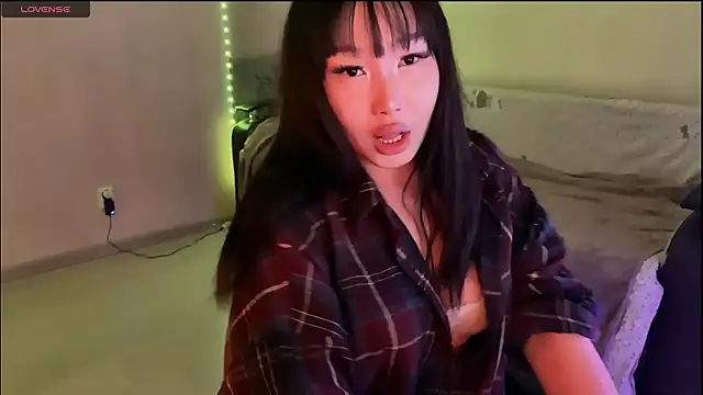 whispersofdarsy online show from February 20, 8:09 pm