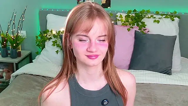 ElfieWhite online show from June 19, 4:54 pm