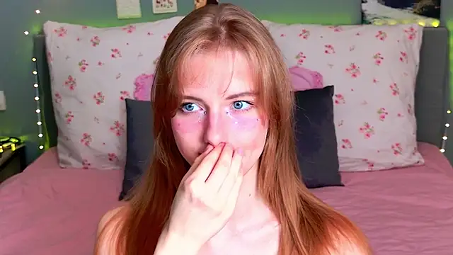 ElfieWhite online show from July 11, 5:35 pm