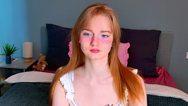 ElfieWhite online show from April 29, 3:58 pm