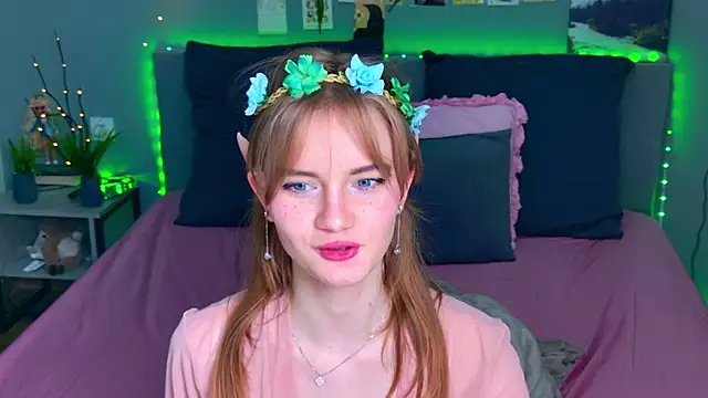 ElfieWhite online show from August 1, 5:48 pm