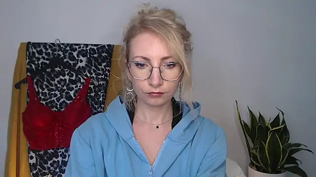 CinderellaMoon online show from April 21, 5:36 am