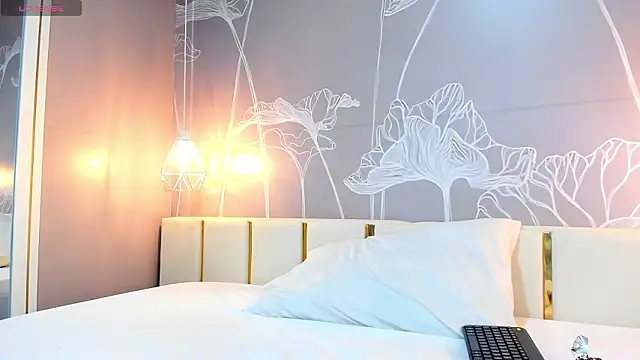 emily cute4u online show from March 28, 9:35 pm