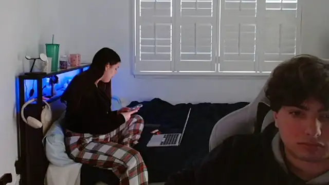 yourmila1 online show from February 22, 12:00 am