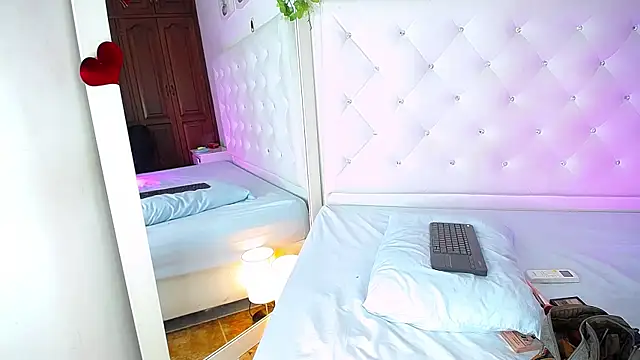 thayla sweett online show from February 28, 3:11 pm