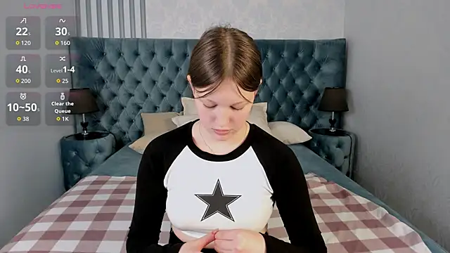 LauraBev online show from April 4, 4:39 pm