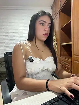 Luna rousse26 online show from June 3, 12:50 pm