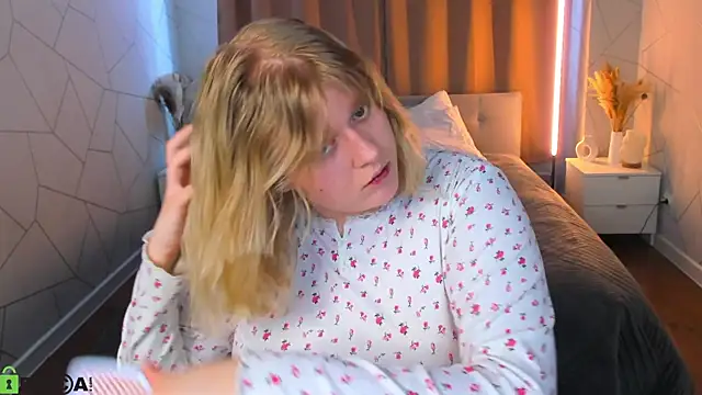 luna c0ra online show from April 18, 1:08 am