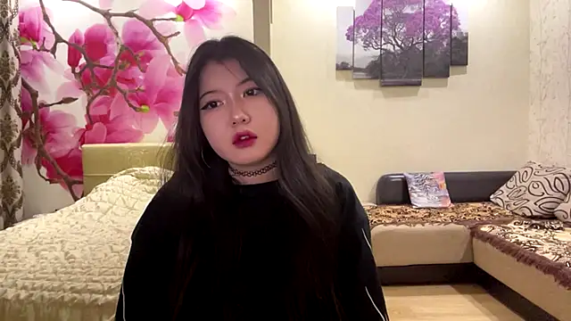 MaeRaads online show from March 25, 6:22 pm