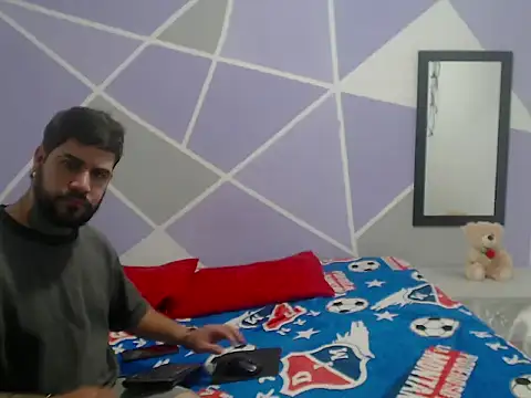 couple  hott069 online show from March 3, 6:30 am