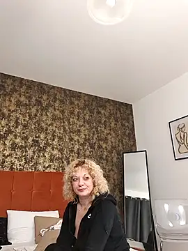 LaireeFelini online show from February 24, 7:56 pm