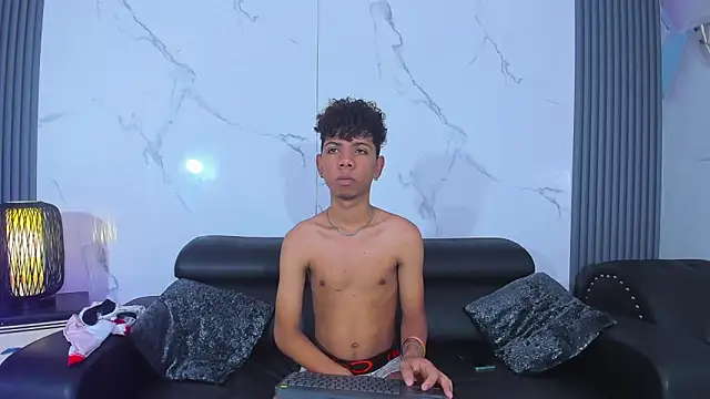 Spicy guys online show from May 18, 1:28 pm