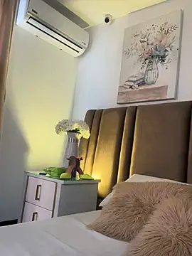 Lorenn Sweet online show from March 19, 2:10 pm