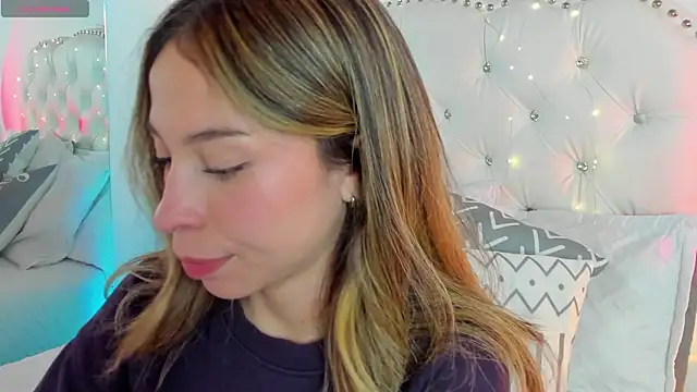 LuuluBerry online show from March 3, 8:59 pm