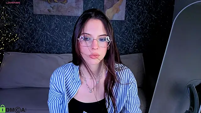 elise robbie online show from June 15, 12:44 am