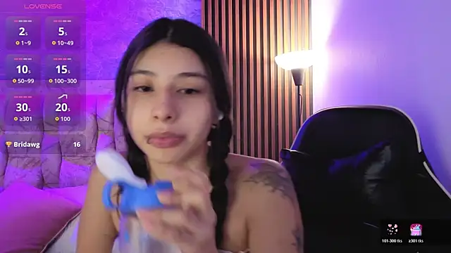 chloe bluee  online show from April 18, 11:13 am