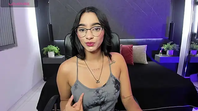 Emelyy Jones online show from May 13, 11:49 am