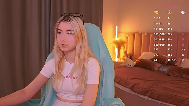 Aiko Takana online show from February 25, 3:43 pm