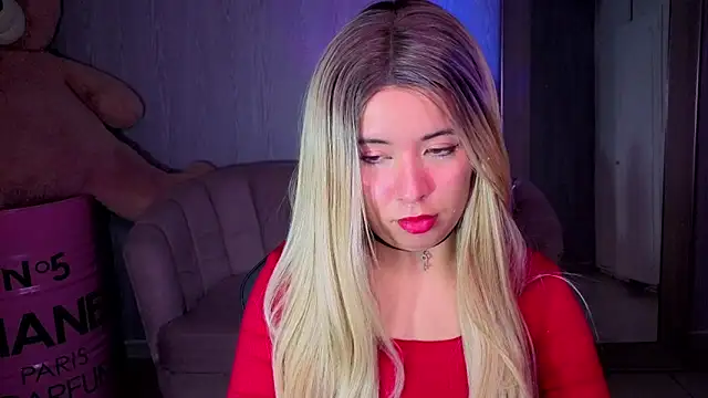 Kylia a online show from February 24, 9:35 pm