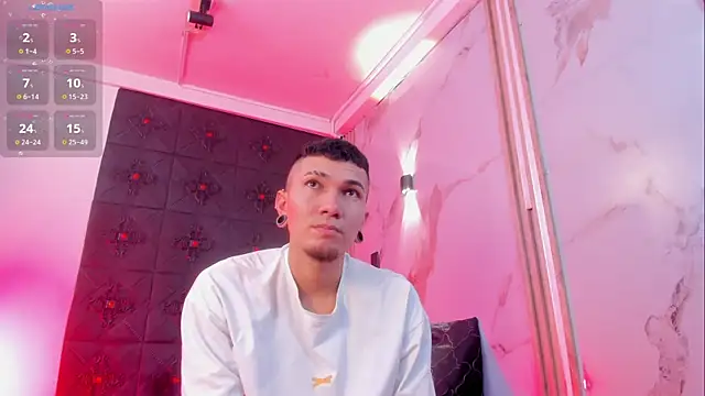 Snapshot of Logan_and_Reachel chatting on March 2, 7:20 pm Logan and Reachel online show from March 2, 7:20 pm