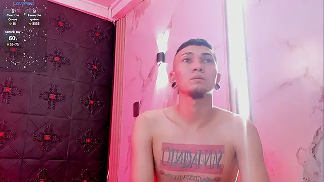 Snapshot of Logan_and_Reachel chatting on February 26, 7:24 pm Logan and Reachel online show from February 26, 7:24 pm