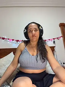 CrystalIvy online show from April 19, 8:11 pm