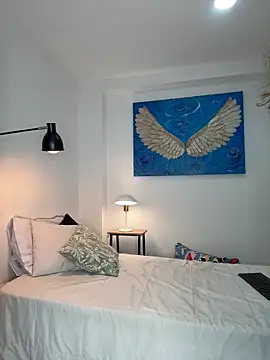 Viictoria-Jones online show from April 6, 12:17 pm