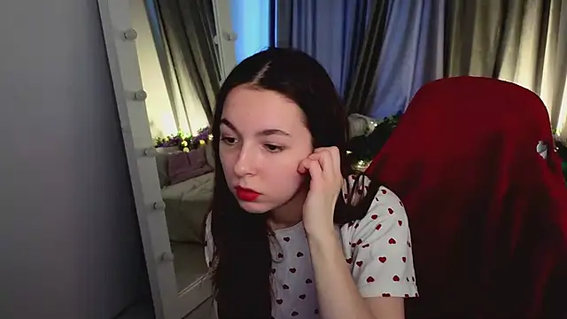 BellaThery online show from April 10, 6:30 am