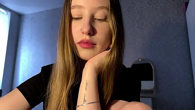 KareyGoodroe online show from March 4, 8:43 am