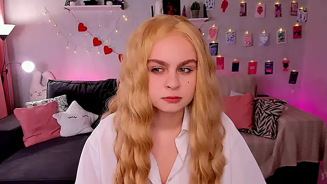 VivienAllen online show from February 22, 9:10 am