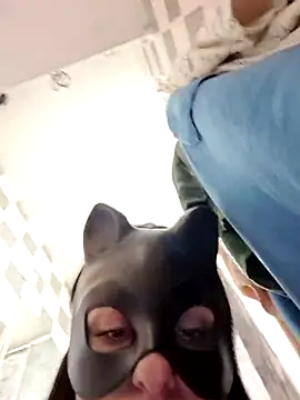 halii21 online show from April 17, 9:50 pm