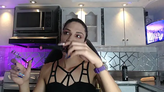 CrisOzzz online show from April 19, 6:10 pm