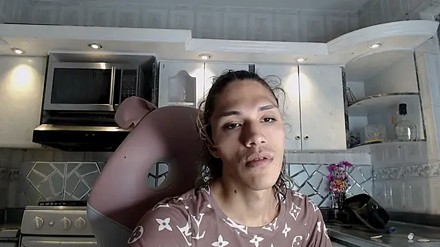 CrisOzzz online show from February 25, 8:40 pm