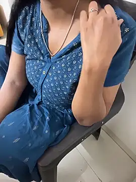 Snapshot of Queenlipx chatting on February 20, 8:09 pm Queenlipx online show from February 20, 8:09 pm