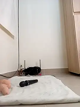 Mariian Zeller online show from April 24, 12:30 pm