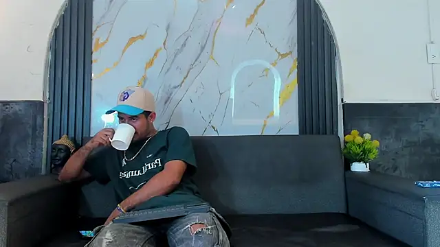 Latins on fire online show from April 18, 7:58 pm