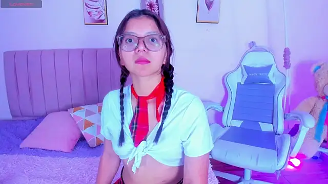 Zoow bluussh online show from April 6, 12:06 pm