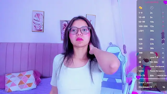 Zoow bluussh online show from April 7, 12:07 pm