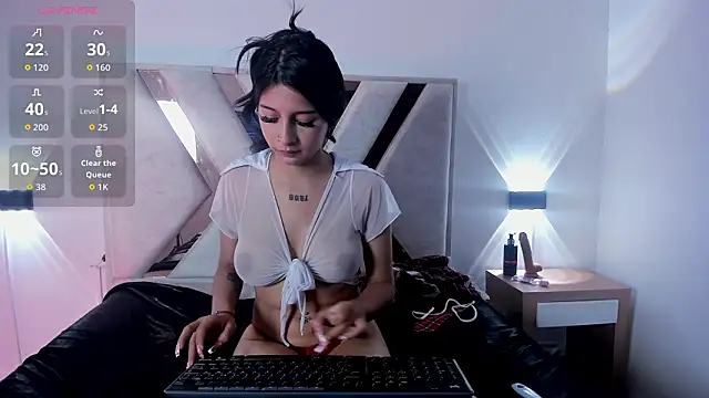 EmilyCranfort online show from February 26, 9:25 pm