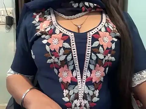 Avneet kaurr1 online show from March 30, 7:30 am