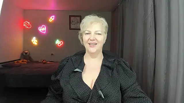 Mary-Leee online show from June 3, 6:13 pm