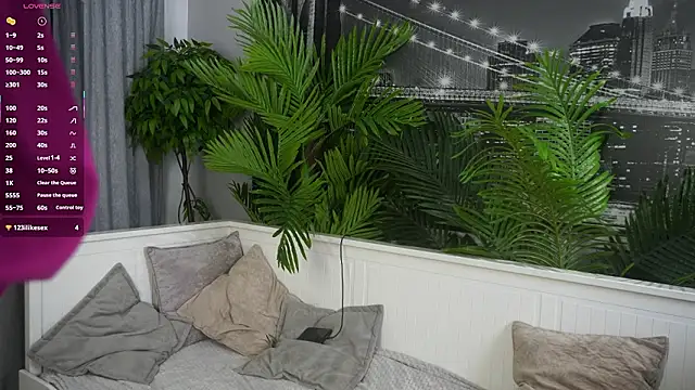 JulyMilky online show from March 18, 3:39 pm