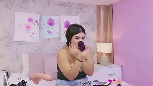 EmmaLeens online show from April 18, 11:56 am