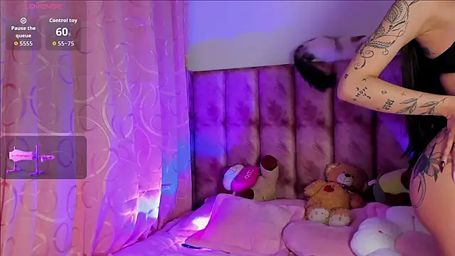 Sophiaa l online show from March 10, 4:05 am