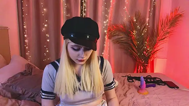 rraffaellka online show from April 11, 9:29 pm